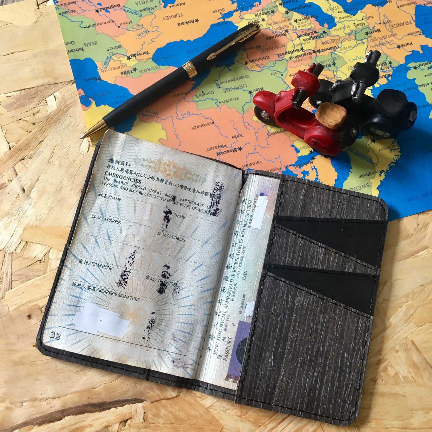 PASSPORT HOLDER (BLACK)